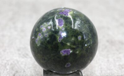 Stichtite in Serpentine Sphere (SMALL) Healing Crystal 86g 40MM