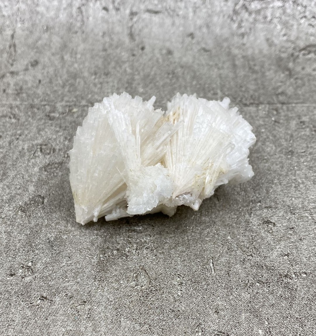 Scolecite Rough Specimen healing Crystal - 96g 60MM - Image 2