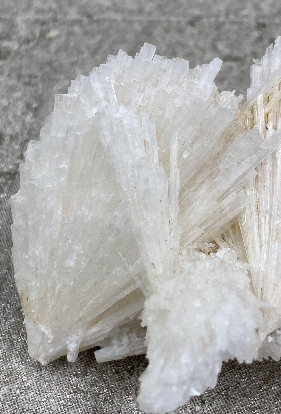 Scolecite Rough Specimen healing Crystal - 96g 60MM - Image 4
