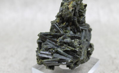 Epidote Crystal Cluster (Natural) Healing Crystal - 407g 85MM x 85MM