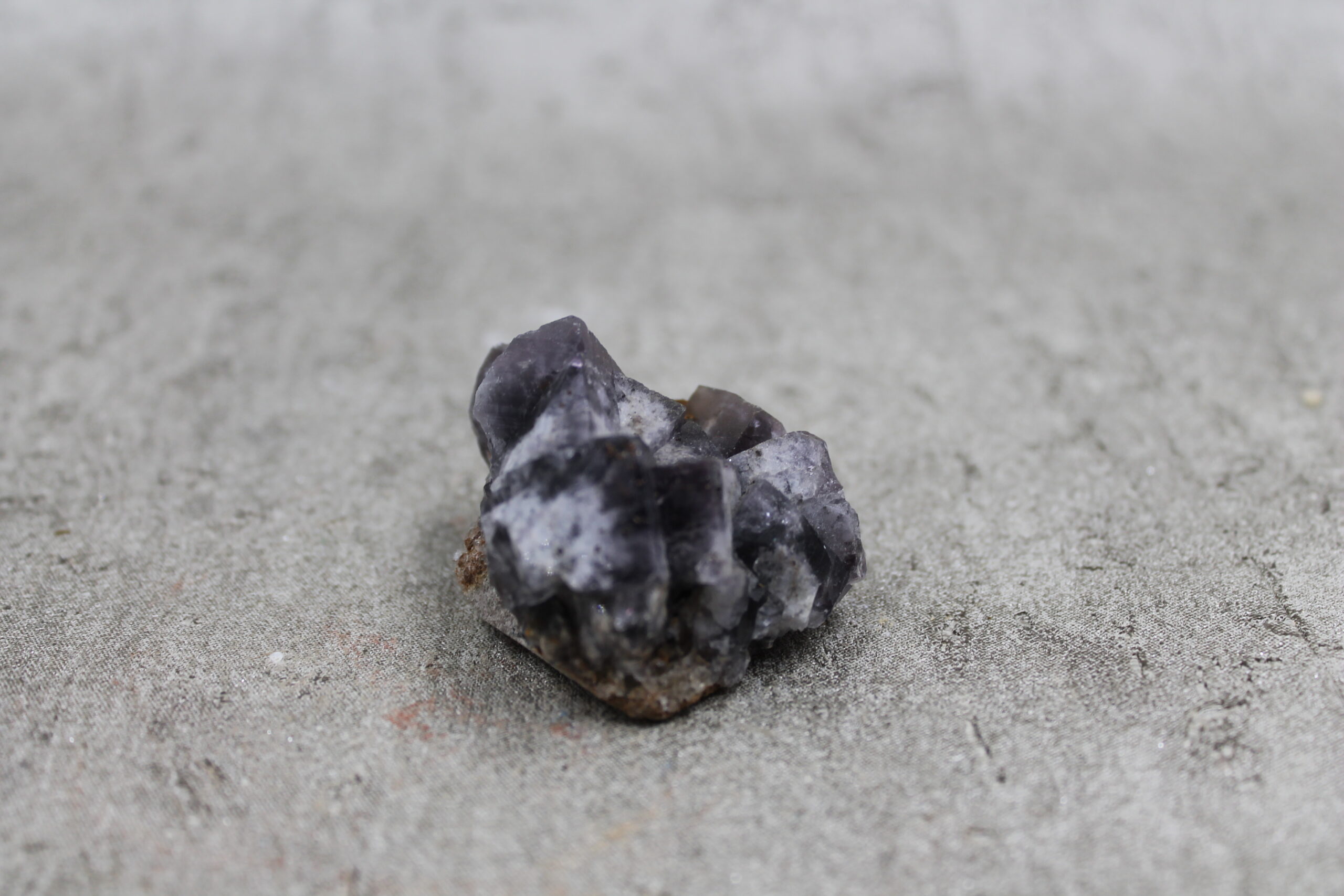 Purple Fluorite Cluster Healing Crystal - 89g 50MM x 40MM - Image 3