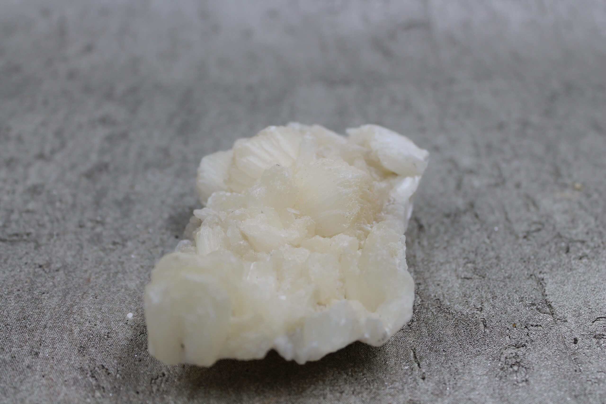 Stilbite Rough Specimen (2) -219g 95MM x 60MM - Image 4