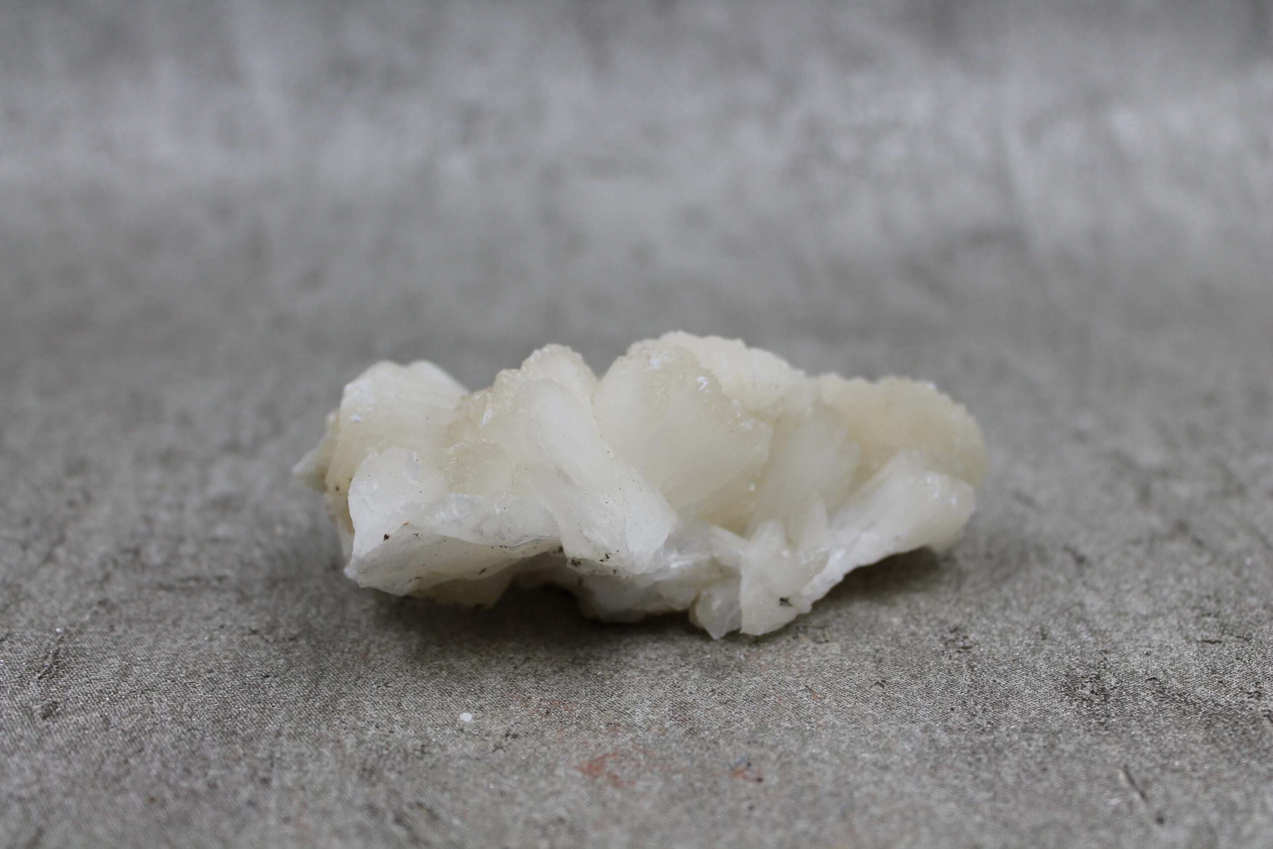Stilbite Rough Specimen (3) -144g 90MM x 55MM - Image 6
