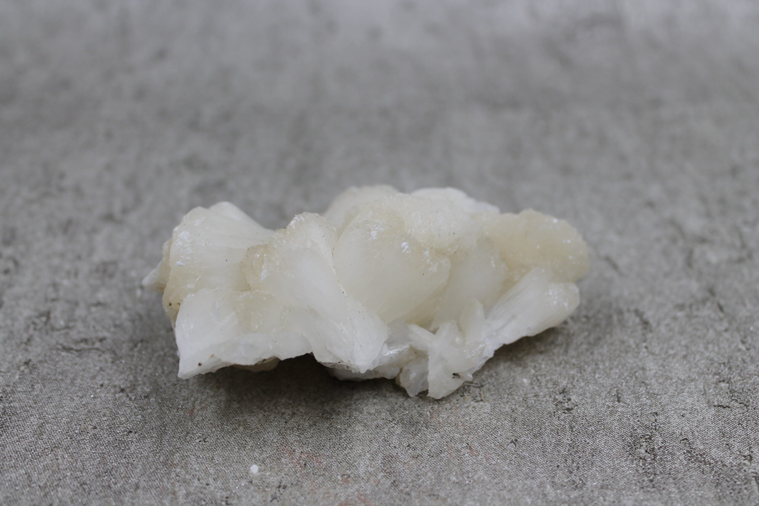 Stilbite Rough Specimen (3) -144g 90MM x 55MM - Image 5