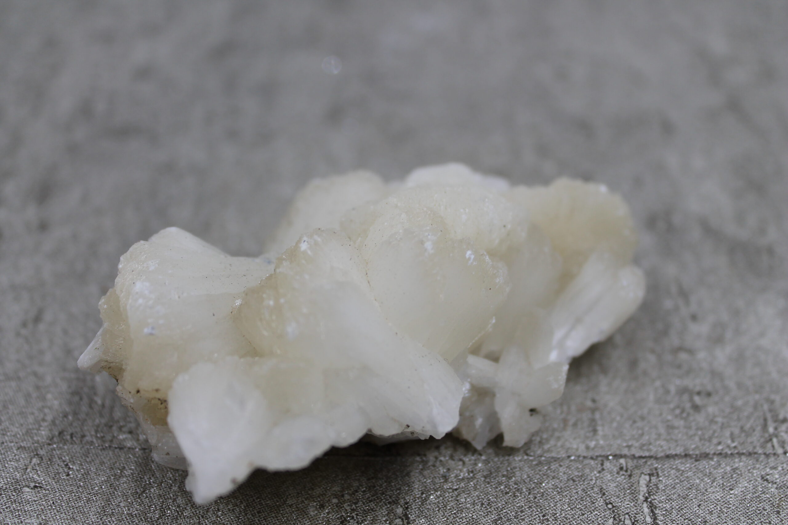 Stilbite Rough Specimen (3) -144g 90MM x 55MM - Image 4