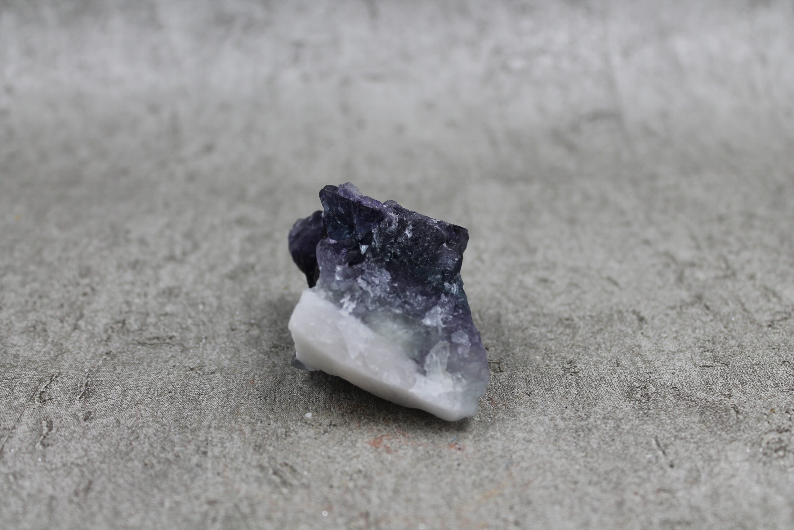 Purple Fluorite Specimen Healing Crystal - 166g 60MM x 45MM - Image 5