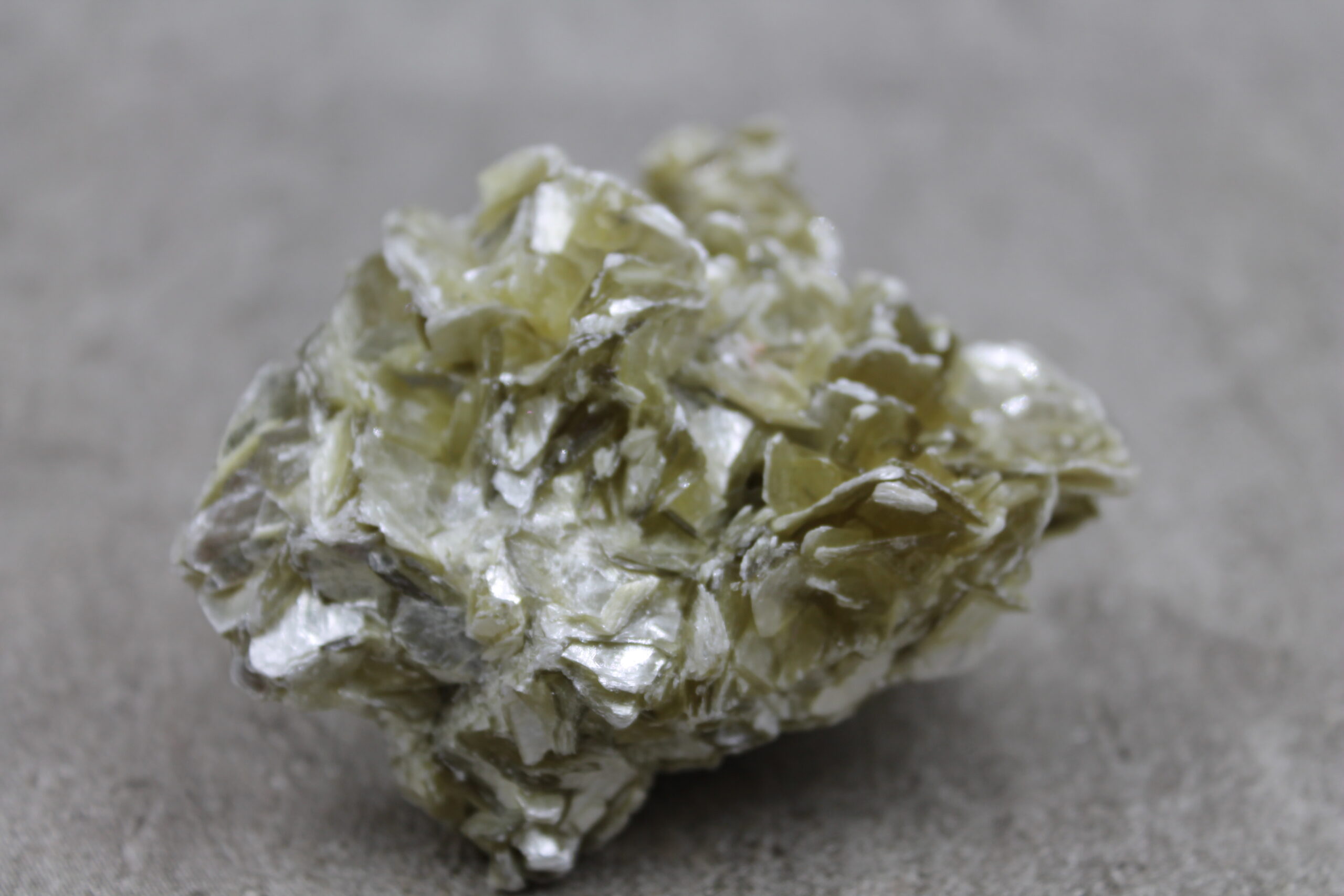 Mica Healing Crystal Specimen - 286g 90MM - Image 4