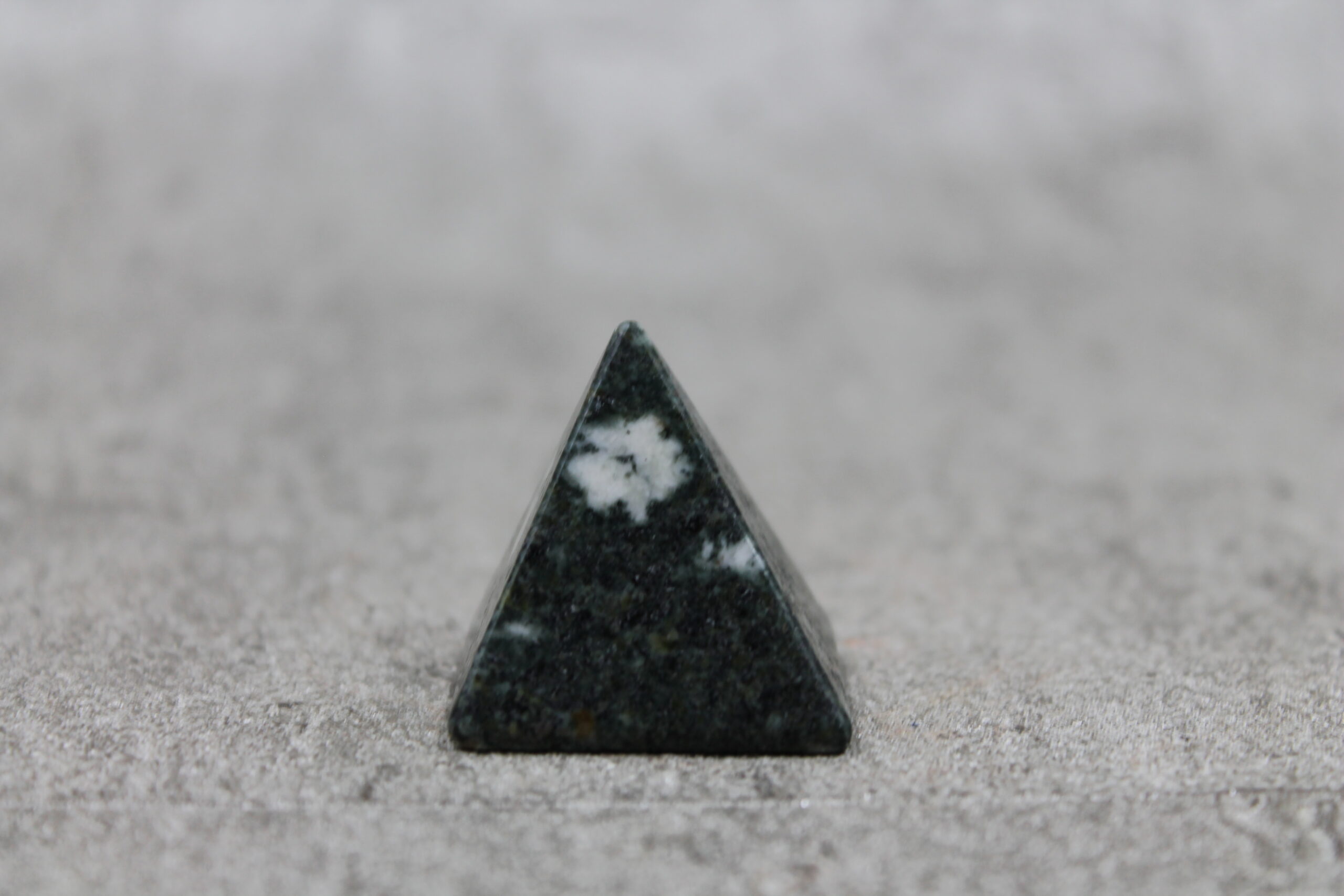 Preseli Bluestone Pyramid (SMALL) - (4) - 34g 30MM